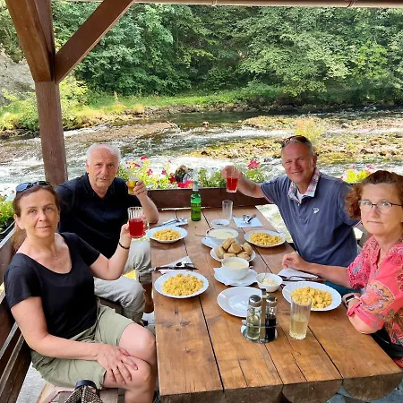 Casa de Campo Domacinstvo Na Kraju Svijeta Sipovo