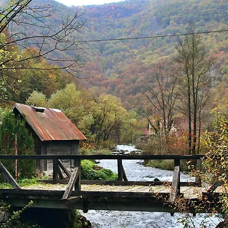 Domacinstvo Na Kraju Svijeta Casa de Campo Sipovo
