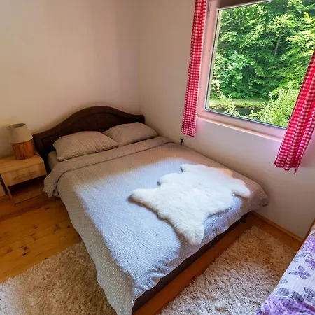 Hétvégi ház Domacinstvo Na Kraju Svijeta Šipovo