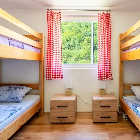Hétvégi ház Domacinstvo Na Kraju Svijeta *