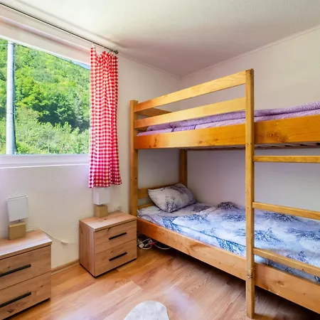 Domacinstvo Na Kraju Svijeta * Šipovo