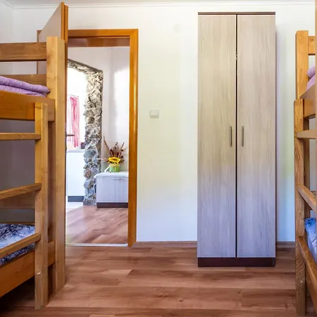 Domacinstvo Na Kraju Svijeta Country house