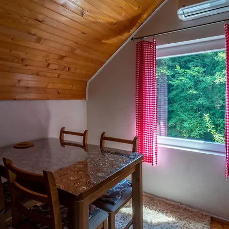 Domacinstvo Na Kraju Svijeta Country house Sipovo