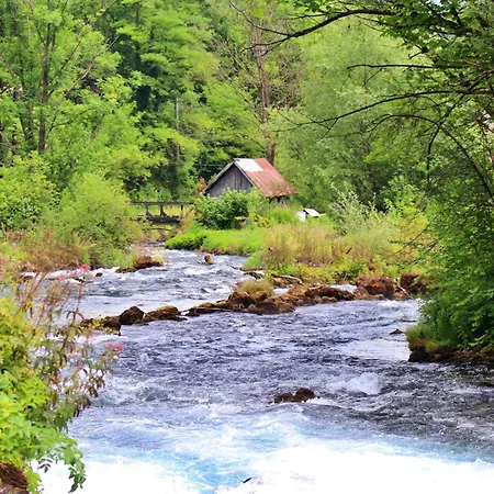 Domacinstvo Na Kraju Svijeta Country house