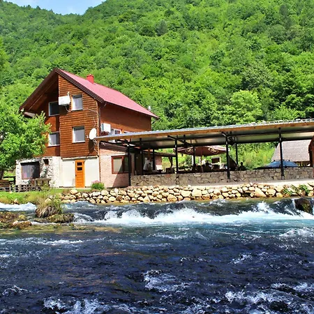 Domacinstvo Na Kraju Svijeta Country house Sipovo