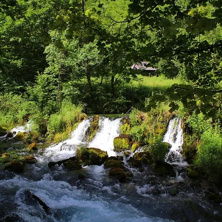 Domacinstvo Na Kraju Svijeta Country house