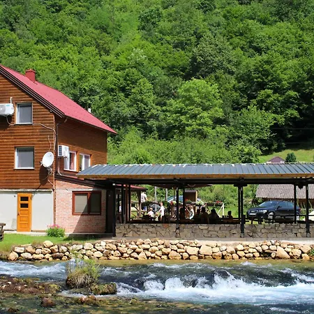 Hétvégi ház Domacinstvo Na Kraju Svijeta Šipovo