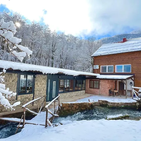 Domacinstvo Na Kraju Svijeta Country house *
