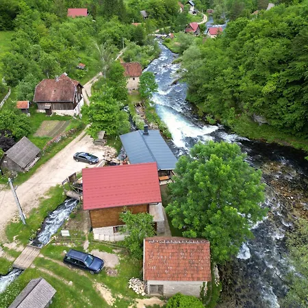 Hétvégi ház Domacinstvo Na Kraju Svijeta Šipovo