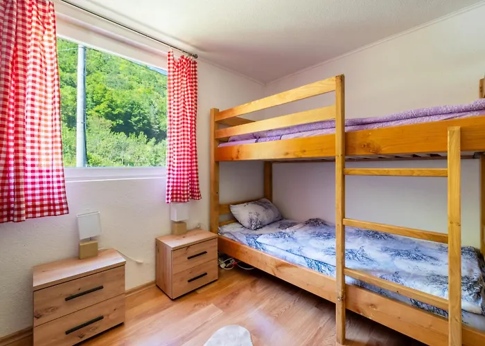 Domacinstvo Na Kraju Svijeta * Šipovo